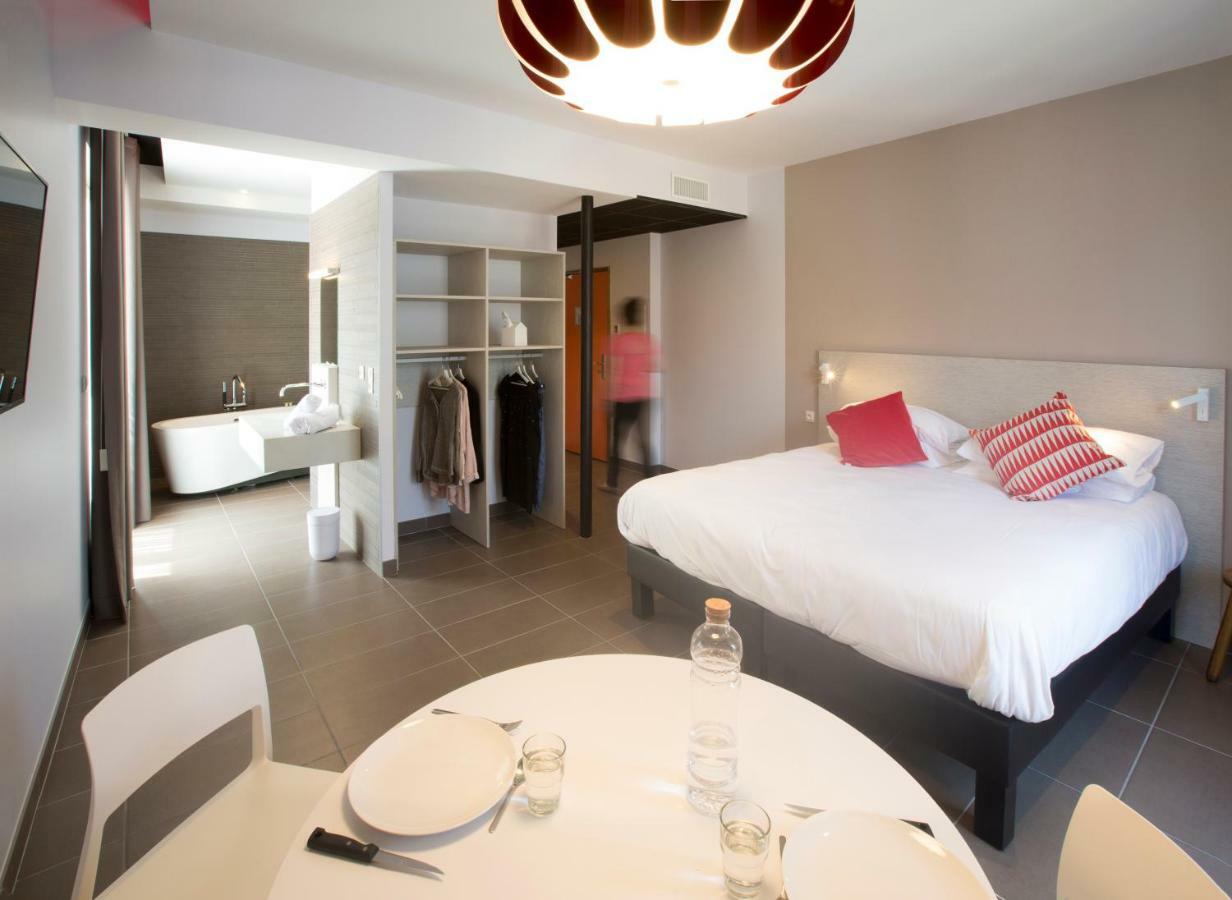Appart'Hotel Les Fleurines By Urban Style Villefranche-de-Rouergue Eksteriør billede